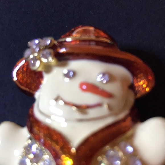 Snowman enameled pin pendant with rhinestones - Picture 2 of 6